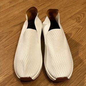 No Brand Women’s Slip on Sz 42 White Sneakers Perforated knit uppers-breathable